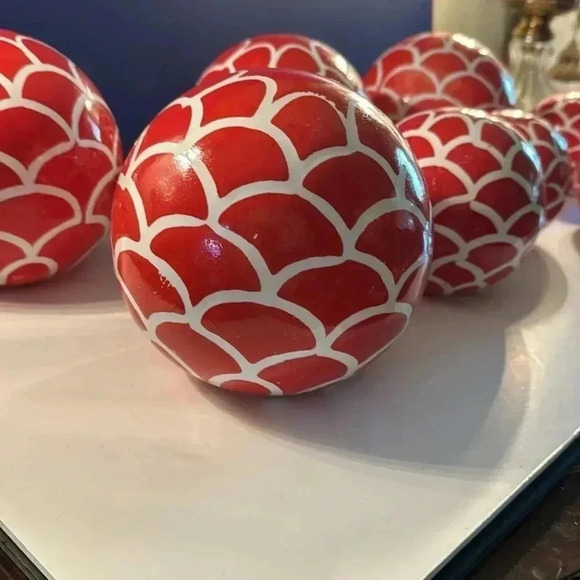 8 Decorative ceramic round balls Red & White purchased at Marshall’s - Picture 4 of 8